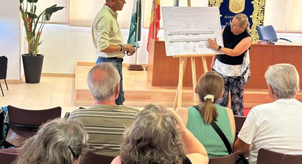 El Ayuntamiento de Fuengirola y los vecinos de la calle República Argentina acuerdan iniciar sus obras de remodelación 