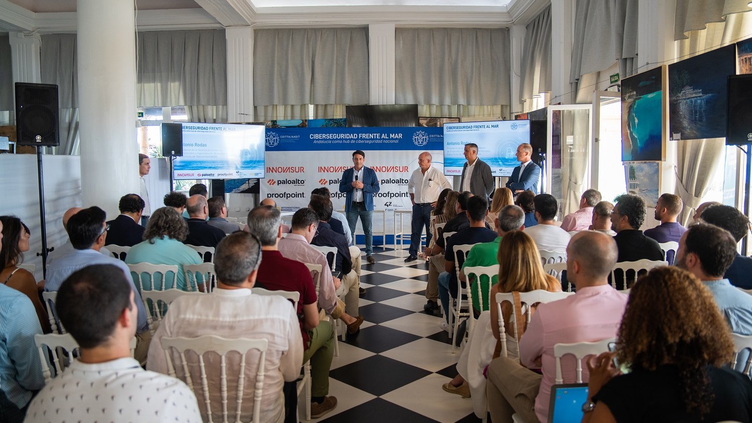 Los ingenieros técnicos de telecomunicación andaluces analizan soluciones para afrontar nuevos retos y oportunidades en ciberseguridad