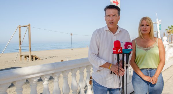 La playa de El Morche cuenta con una nueva zona de calistenia