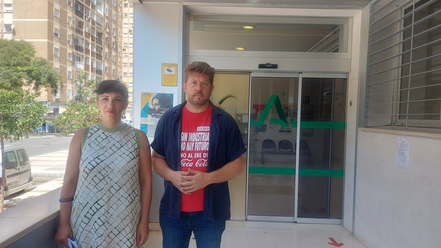 Con Málaga denuncia “el cartel de cerrado por vacaciones” que el PP 'impone' en agosto a la sanidad pública 