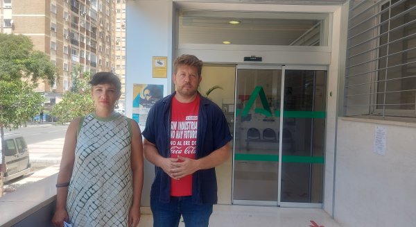 Con Málaga denuncia “el cartel de cerrado por vacaciones” que el PP 'impone' en agosto a la sanidad pública 