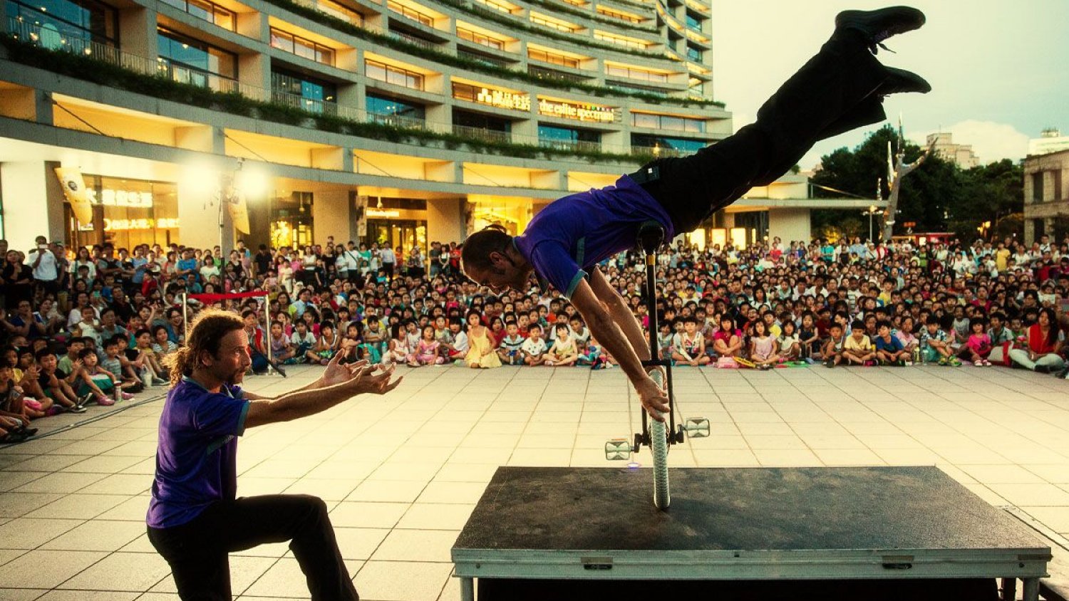 San Pedro Alcántara celebra la cuarta edición del Mes de las Artes Escénicas con cinco  espectáculos de circo y danza en agosto