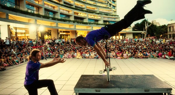 San Pedro Alcántara celebra la cuarta edición del Mes de las Artes Escénicas con cinco  espectáculos de circo y danza en agosto