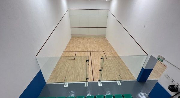 El Ayuntamiento avanza en el Plan de Mejora de Instalaciones Deportivas con la remodelación de las pistas de squash del Elola