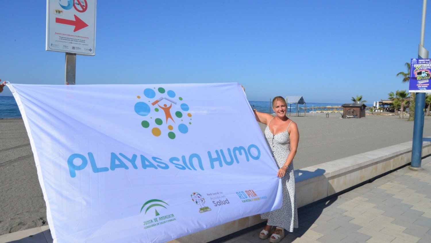 El Ayuntamiento de Torrox facilita 2.500 ceniceros para mantener limpias sus playas