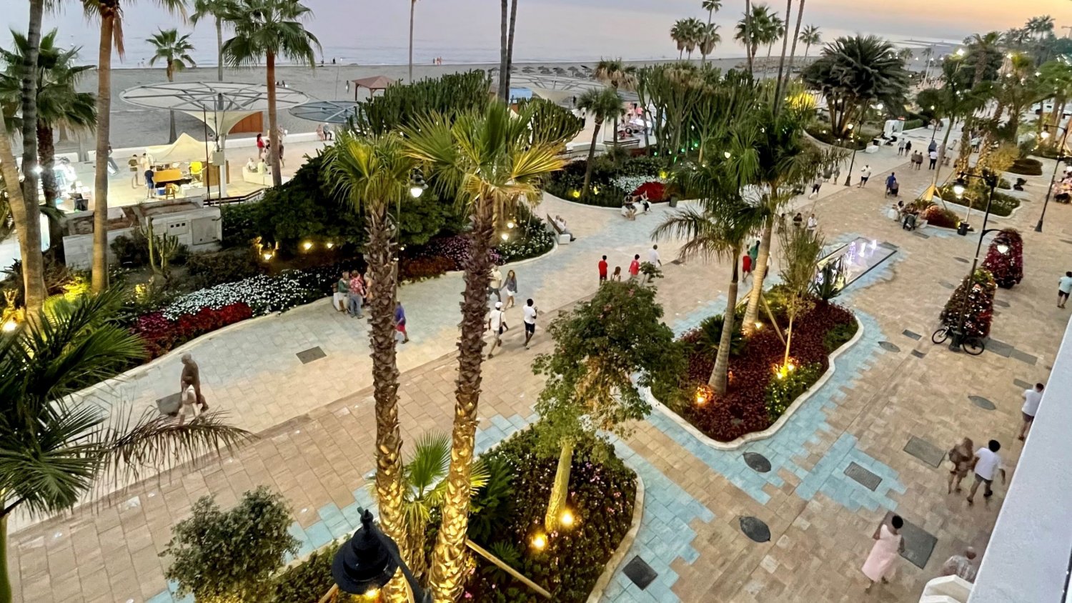 El Ayuntamiento de Estepona concluye la primera fase del bulevar peatonal que abre la ciudad al mar