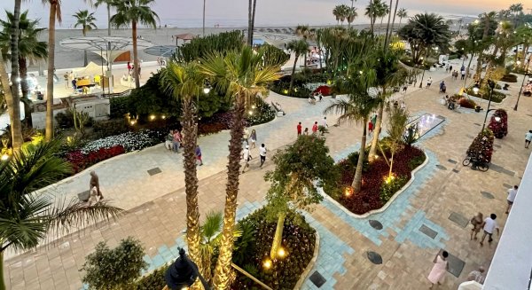 El Ayuntamiento de Estepona concluye la primera fase del bulevar peatonal que abre la ciudad al mar