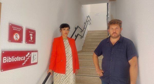 Con Málaga reclama la apertura de las bibliotecas municipales por las tardes en el periodo estival  