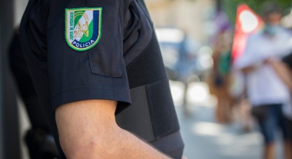 Retiran a dos menores a una madre por delito familiar y a un padre buscado por la justicia