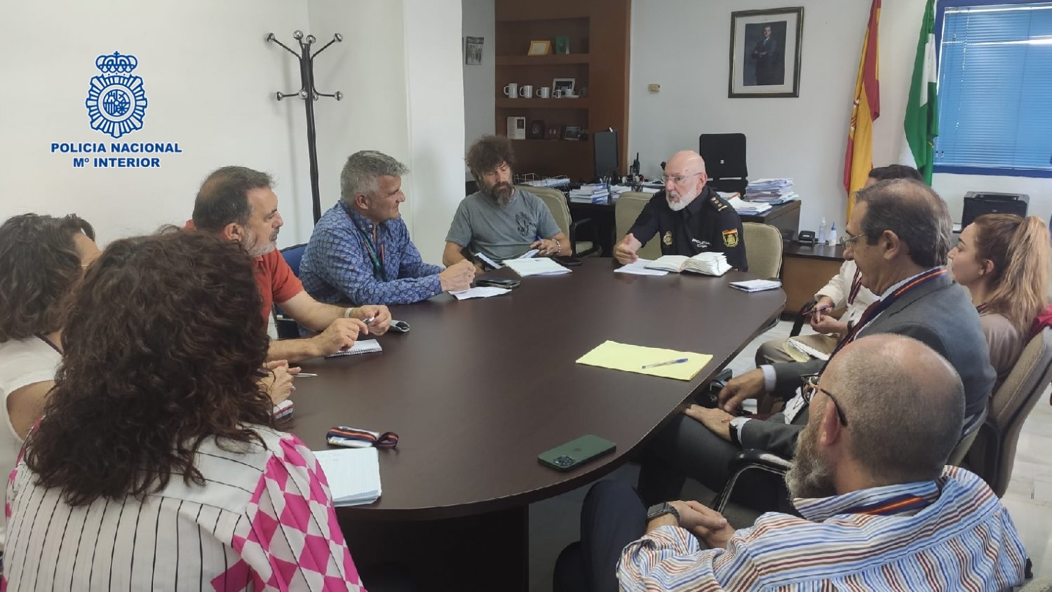 La Policía Nacional promueve en Marbella una iniciativa con fines asistenciales para revertir la situación de marginalidad 
