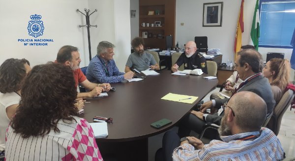 La Policía Nacional promueve en Marbella una iniciativa con fines asistenciales para revertir la situación de marginalidad 