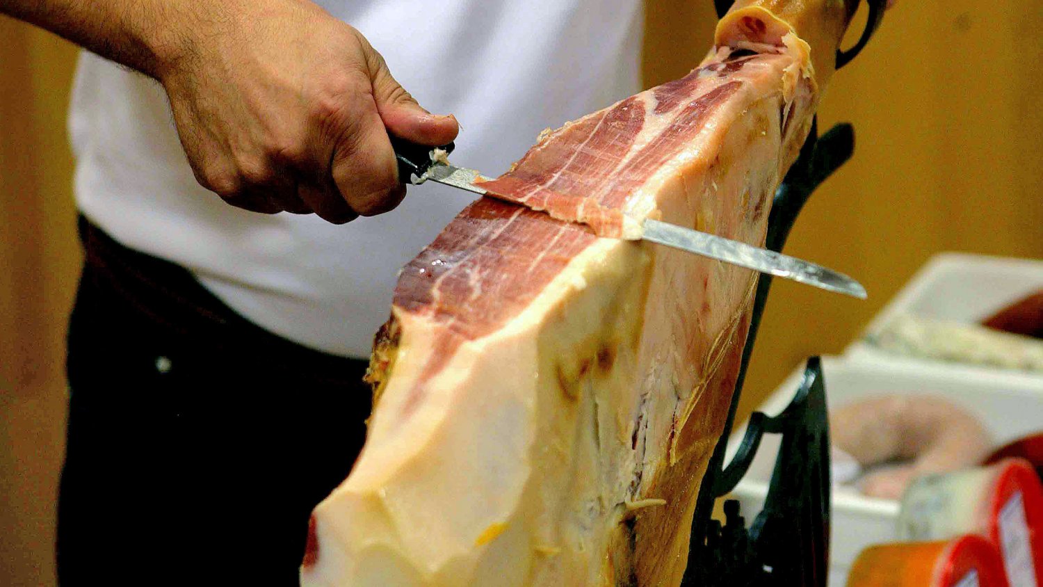 El octavo Certamen Mundial de Jamón de Estepona reunirá a 200 cortadores y un amplio programa de conciertos