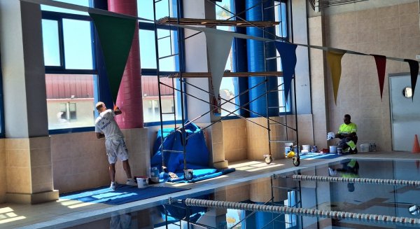 El Ayuntamiento de Torremolinos mejora las piscinas Virgen del Carmen I y II con obras y trabajos de mantenimiento