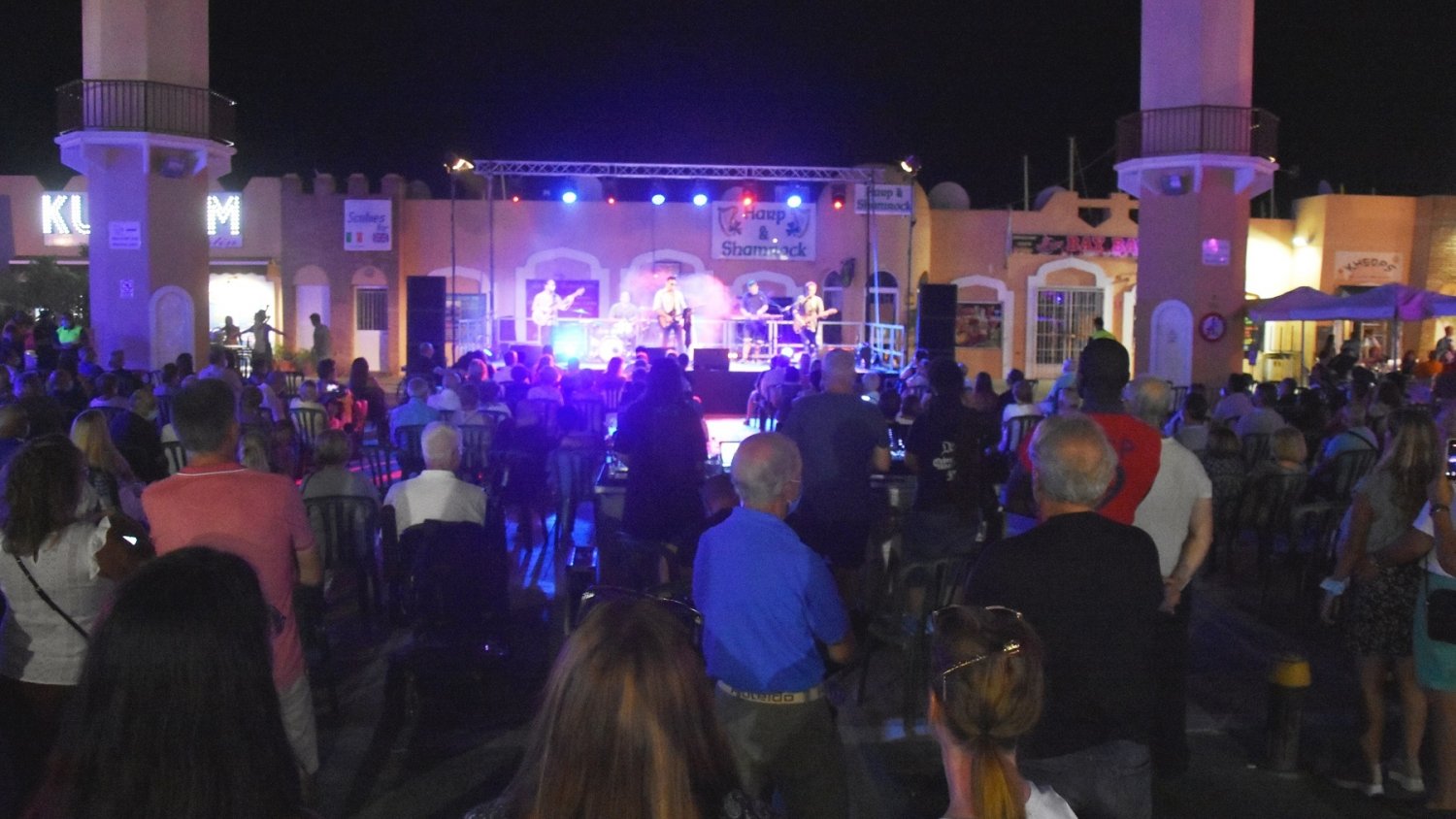 ‘El Caletero’ cierra las actuaciones de Siente Fuengirola en agosto con un concierto de versiones en el Puerto