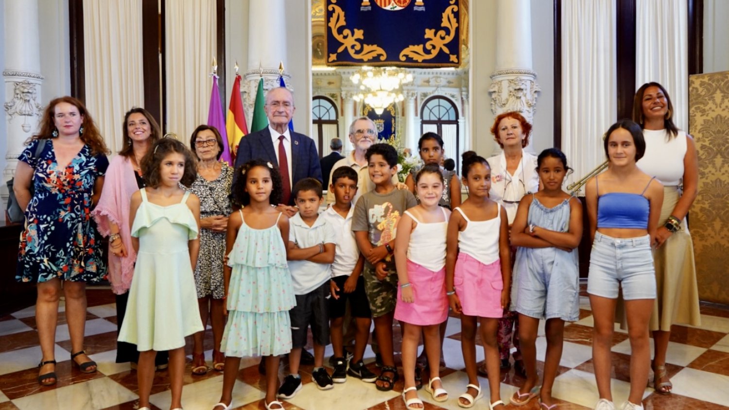 El Ayuntamiento recibe a los niños y niñas saharauis del programa 'Vacaciones en paz'