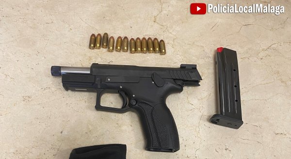 La Policía Local detiene a un delincuente armado con una pistola municionada y cuchillo, buscado por asesinato