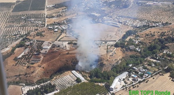 Declarado un incendio forestal en el paraje Arroyo de la Ventilla en Arriate