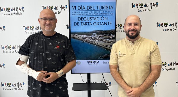 Torre del Mar celebra el día del turista con una tarta gigante para más de 4.000 personas