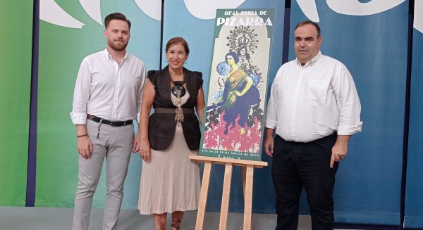 La delegada de Turismo presenta la ‘Rifa de la Virgen de la Fuensanta’ de Pizarra 