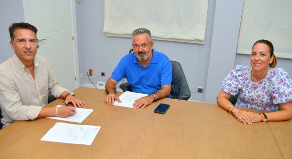 El Ayuntamiento de Torrox avanza en la adquisición de los terrenos de aparcamientos en La Rabitilla