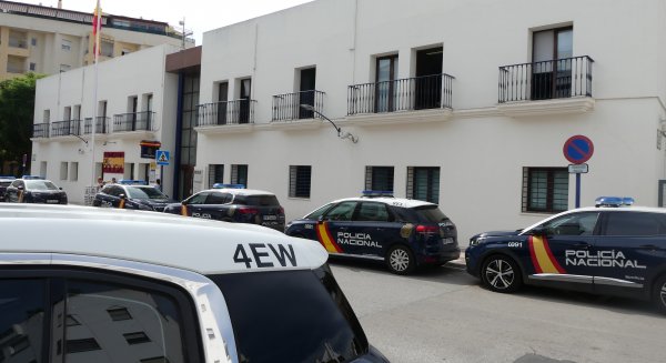La Policía Nacional detiene en Estepona a una joven por la comisión de cinco hurtos con el método de la ‘muleta’