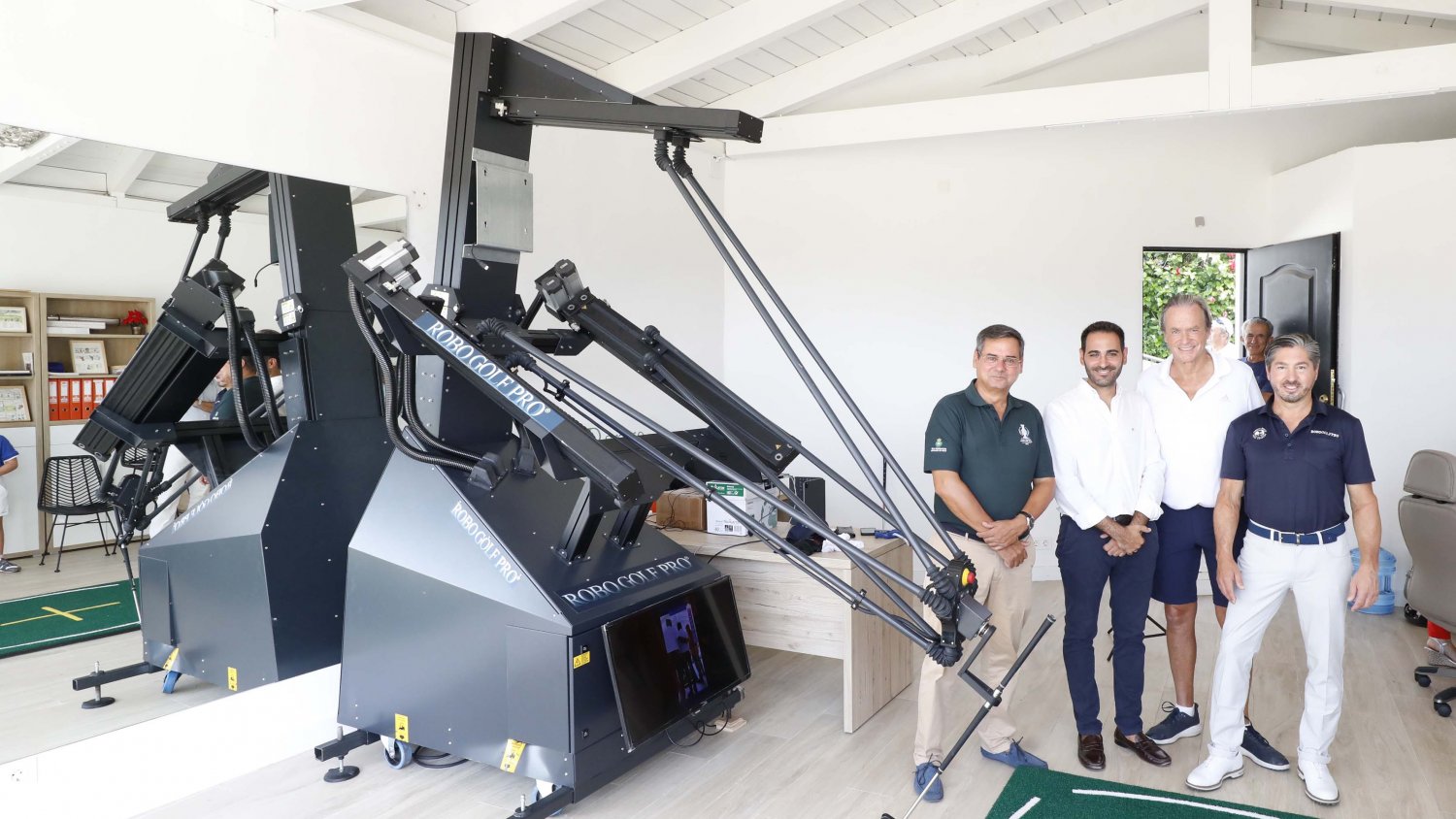 La Escuela Municipal de Golf de Marbella dispone de un robot para la formación y la práctica en esta disciplina 