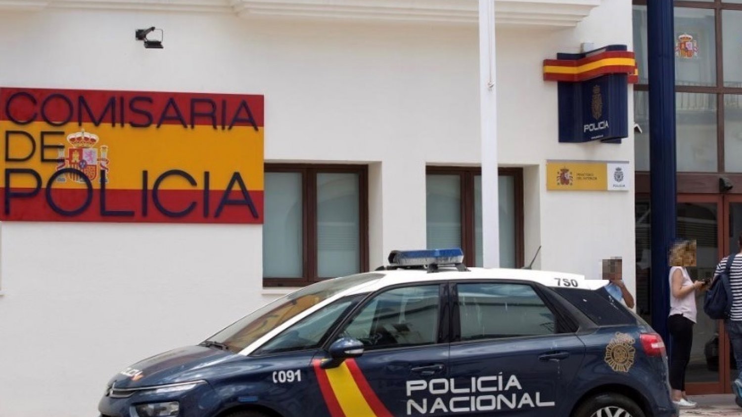 La Policía Nacional detiene a un hombre por grabar a menores desnudos en una playa de Estepona 