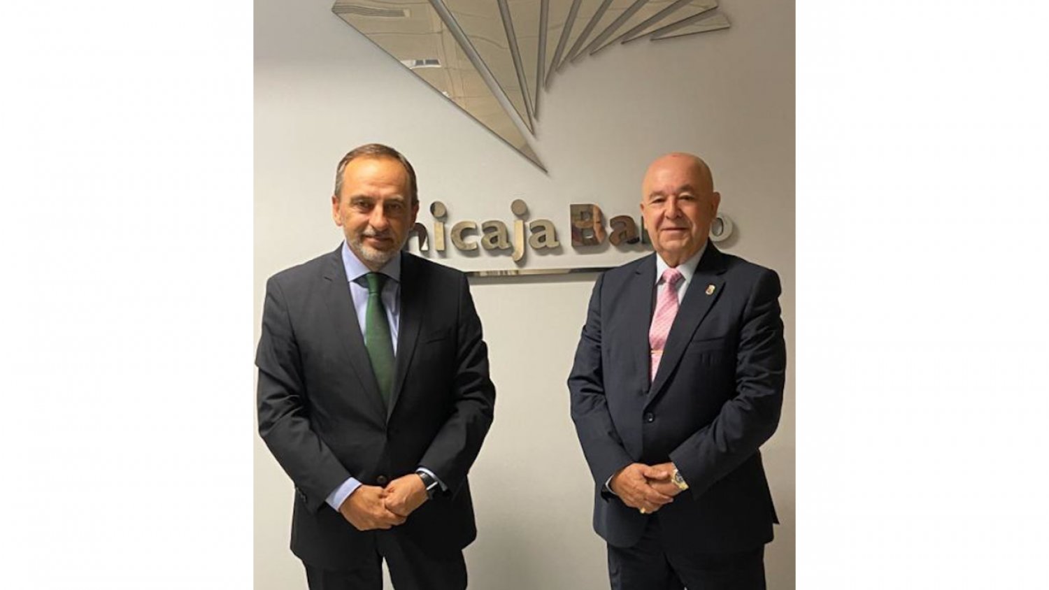 Unicaja Banco respalda la labor de la Federación Malagueña de Peñas y de sus más de cien entidades federadas con la firma de un nuevo acuerdo 