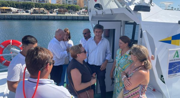 La consejera de Pesca presenta en Adra las nuevas embarcaciones de inspección pesquera