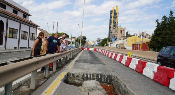 El PSOE exige al Ayuntamiento 'consenso' con los vecinos de La Araña tras 'cargarse' el acceso Este a la barriada por obras sin información previa