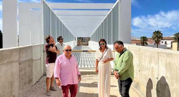 La pasarela peatonal que eliminará la peligrosidad del paso a nivel en la avenida Victoria se encuentra al 85% de su ejecución