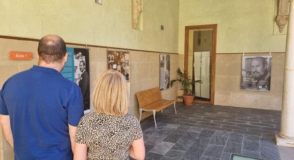 La Sede Antonio Machado de Baeza acoge la exposición José Manuel Caballero Bonald: La aventura de escribir