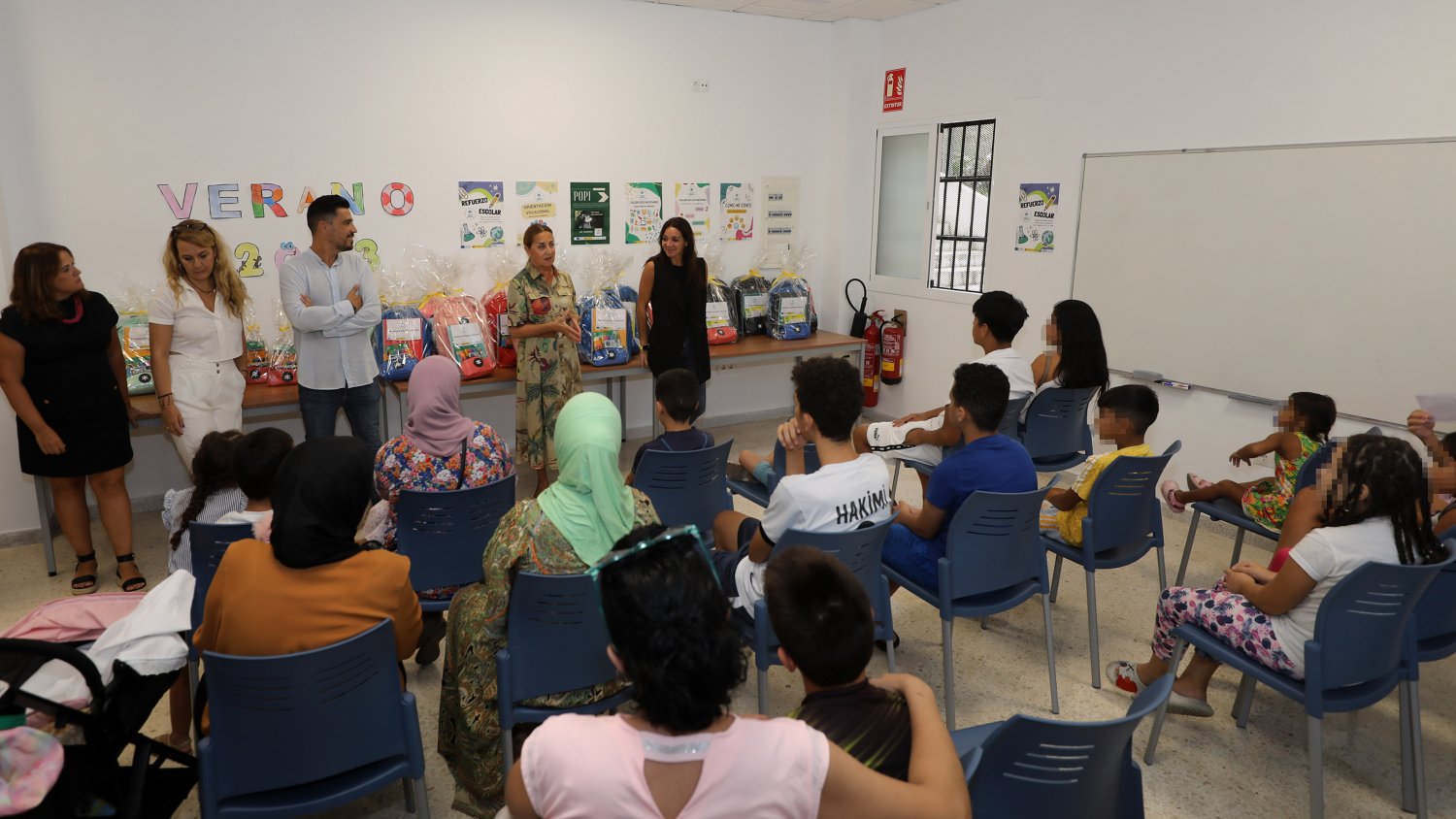 El Ayuntamiento hace entrega de material escolar a los menores que participan en el proyecto POPI 