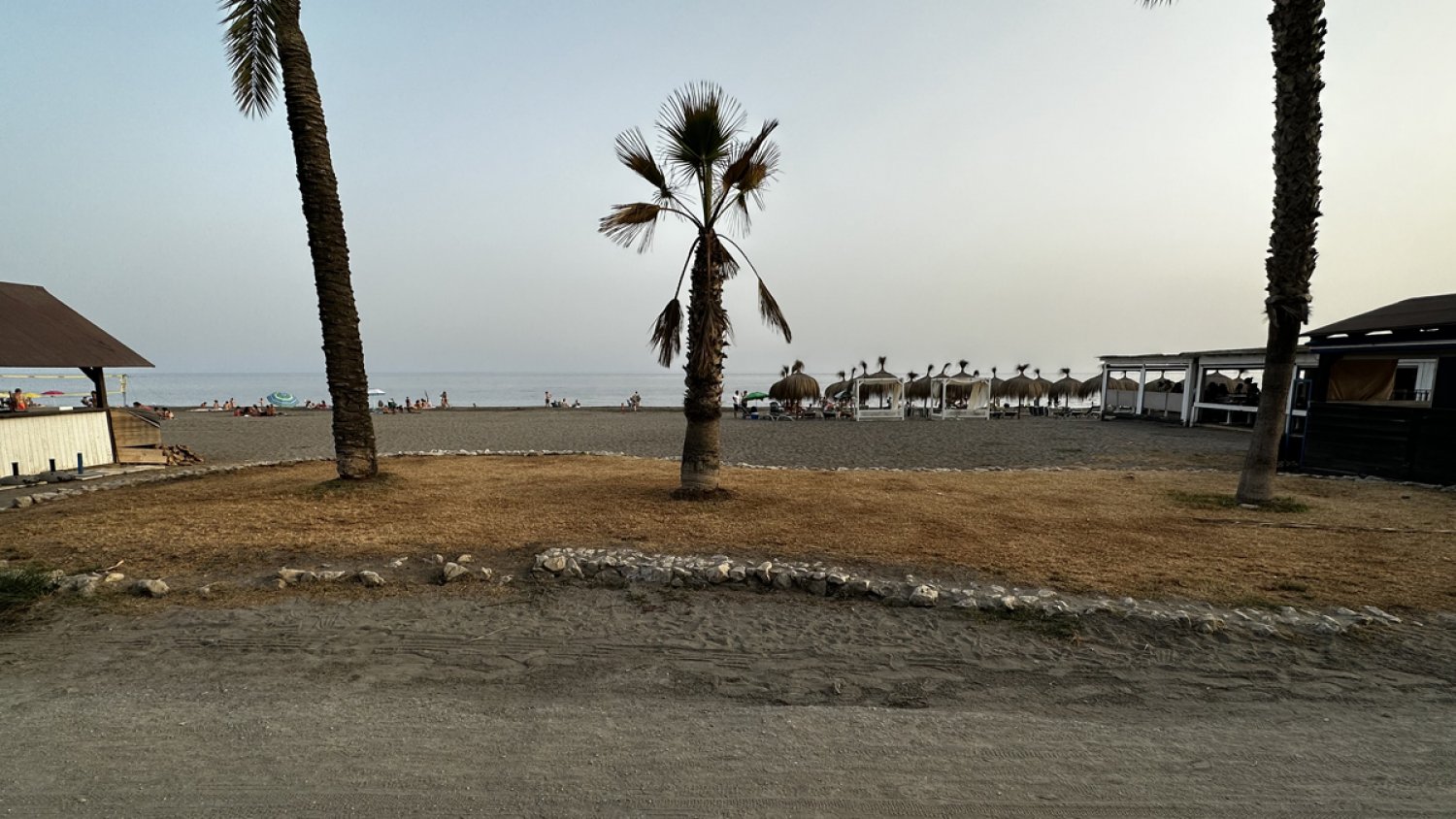 VOX reclama medidas urgentes ante el estado del paseo marítimo de Rincón de la Victoria