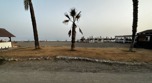 VOX reclama medidas urgentes ante el estado del paseo marítimo de Rincón de la Victoria