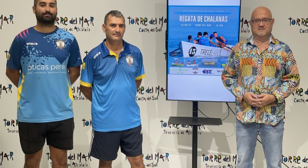 Torre del Mar celebra una nueva edición de su tradicional regata de chalanas 'Memorial Miguel Cano'