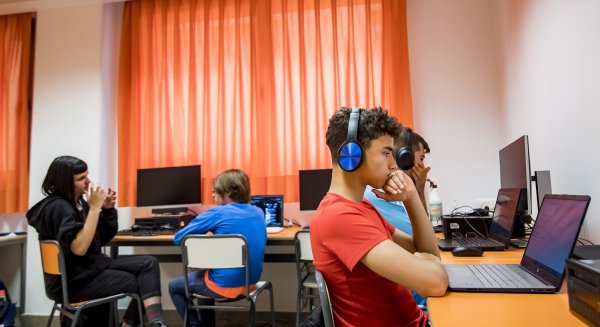 La ONCE apoya a 326 estudiantes ciegos en Málaga para garantizar su inclusión educativa y social