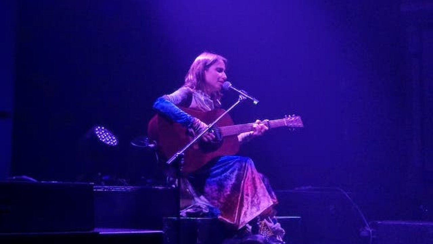 UMA.- La cantante Zahara llena el Teatro Cervantes en un concierto acústico a favor de Cruz Roja Málaga