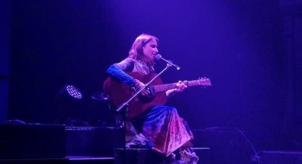 UMA.- La cantante Zahara llena el Teatro Cervantes en un concierto acústico a favor de Cruz Roja Málaga