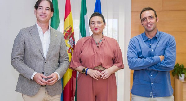 Torremolinos y el Colegio Oficial de Veterinarios de Málaga firman un convenio para la creación de un registro de animales de compañía