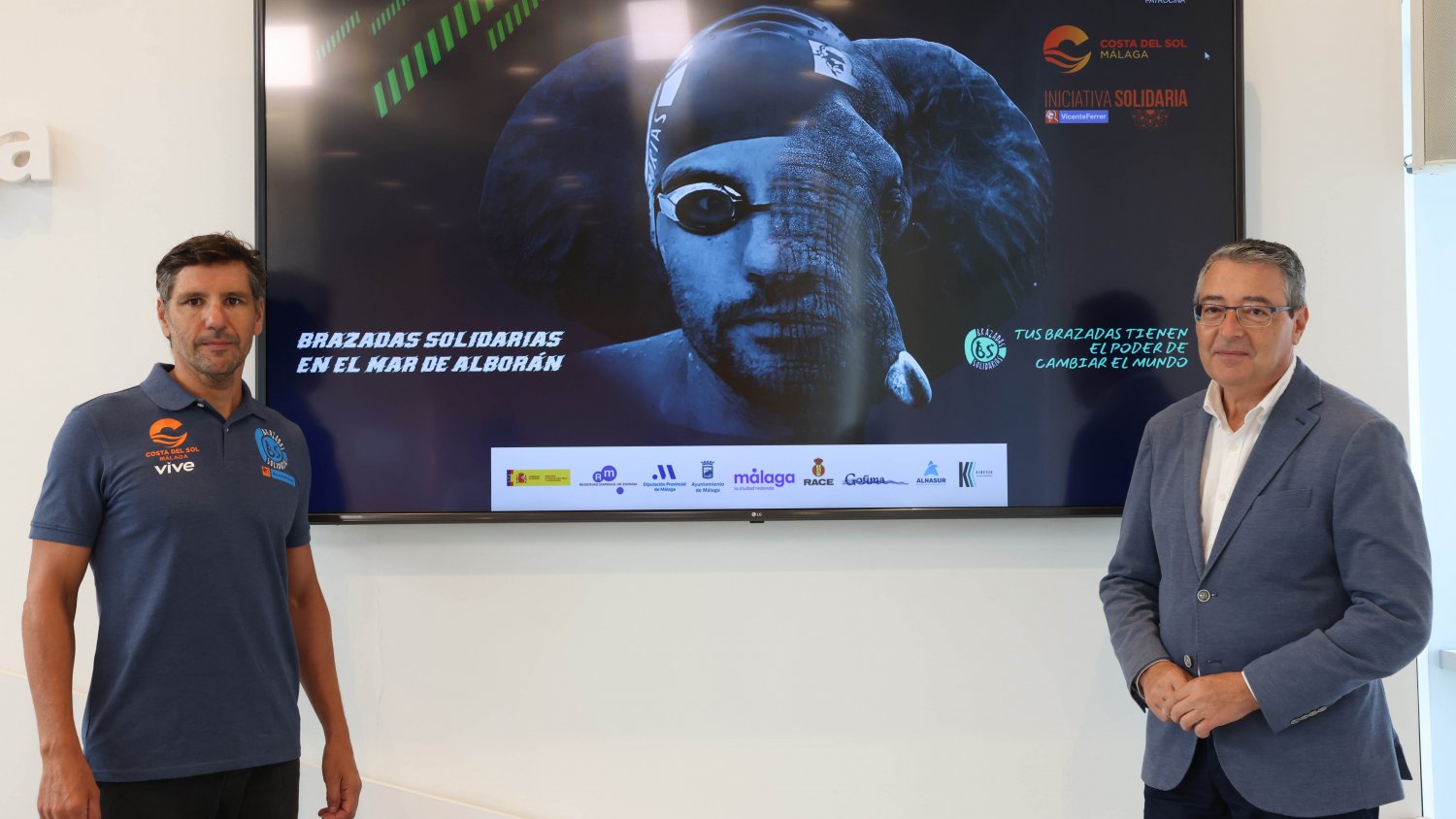 Diputación apoya el segundo reto solidario de Christian Jongeneel, que intentará cruzar a nado el mar de Alborán