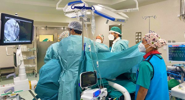 Traumatólogos del Hospital Regional relacionan el consumo de betabloqueantes con el retraso de la progresión de la artrosis de rodilla
