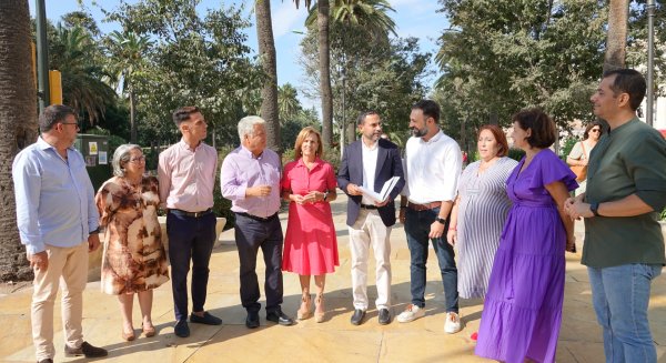 Pérez hace un llamamiento a la ciudadanía para 'rebelarse contra la brutal subida del agua en Málaga'