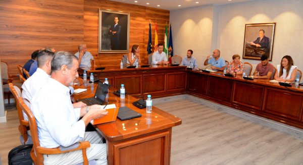 El Ayuntamiento de Torrox acoge una reunión informativa sobre la subestación