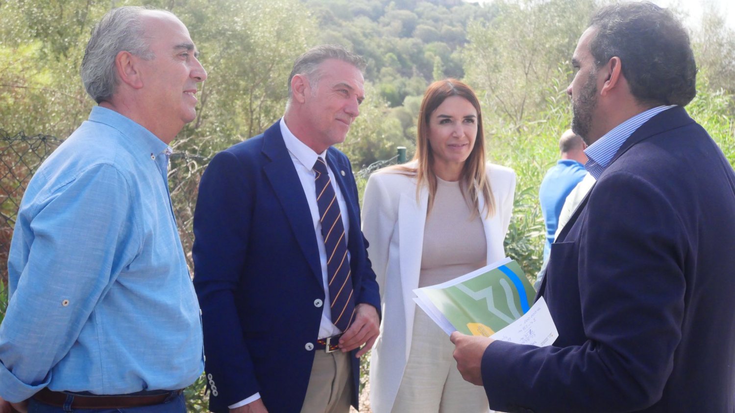 Benahavís pone en marcha 24 nuevos contenedores soterrados, financiados por el Plan de Inversiones de la Mancomunidad