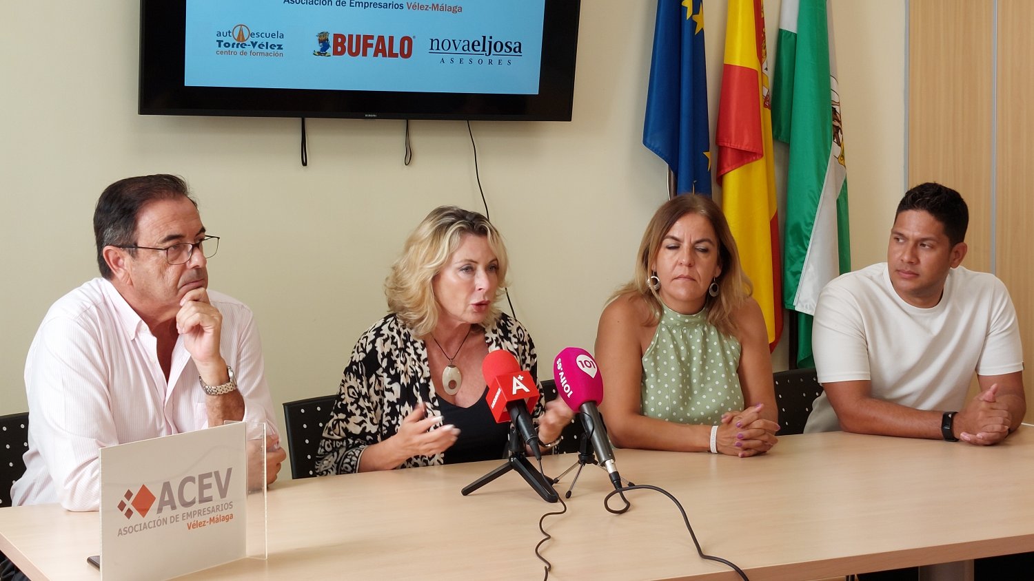 La Junta explica el fácil sistema de solicitud de ayudas para autónomos y pymes afectados por sobrecostes energéticos