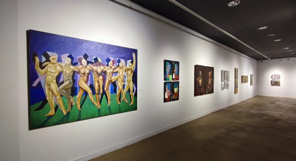 La nueva exposición temporal del Museo de Nerja rinde homenaje al pintor Carlos Álvarez