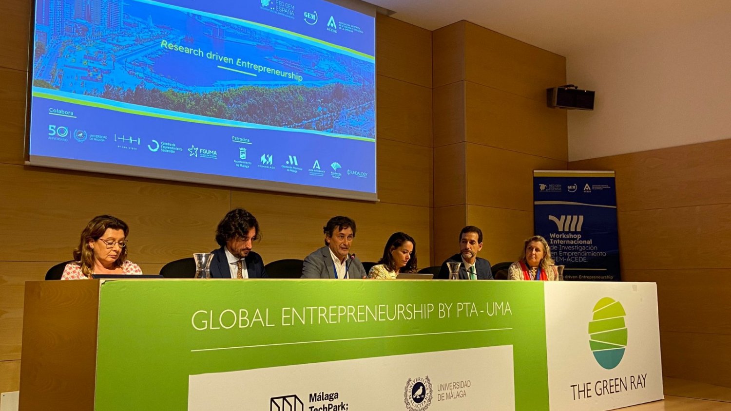 La Junta se compromete a fomentar el emprendimiento innovador y la cultura empresarial en las universidades