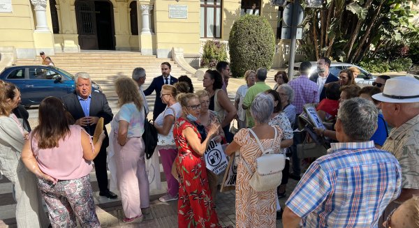 El PSOE lamenta que De la Torre 'obligue a miles de familias a sufrir gasolineras a 20 metros de sus casas'