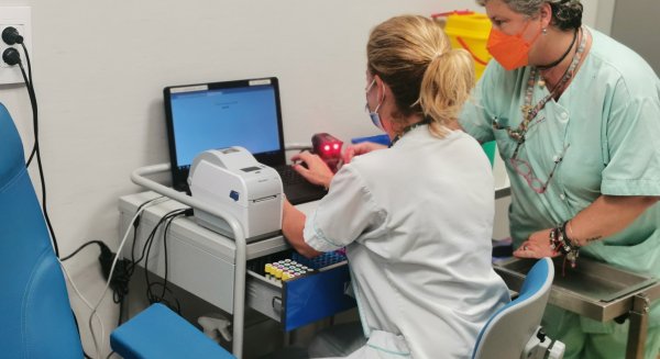 El Hospital Costa del Sol renueva el área de extracciones tras un proyecto de escucha activa